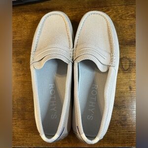 NWOT is Rothy's Gray size 9 Slip-On Driver Moccasin shoe